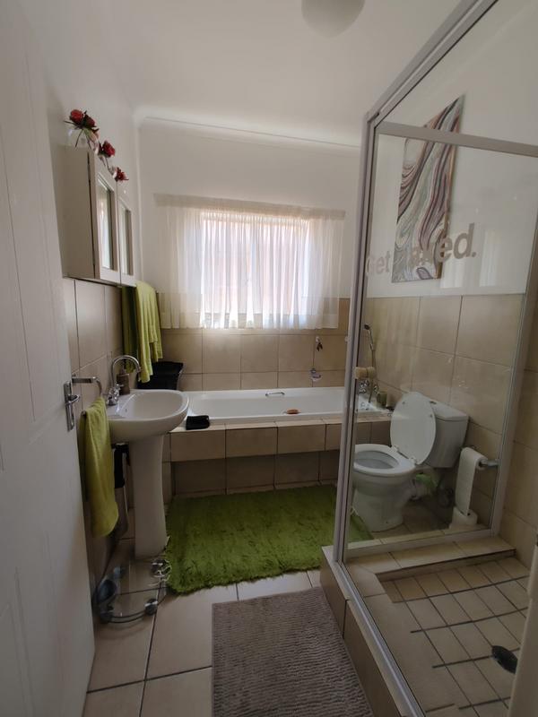 To Let 2 Bedroom Property for Rent in Sonneveld Gauteng