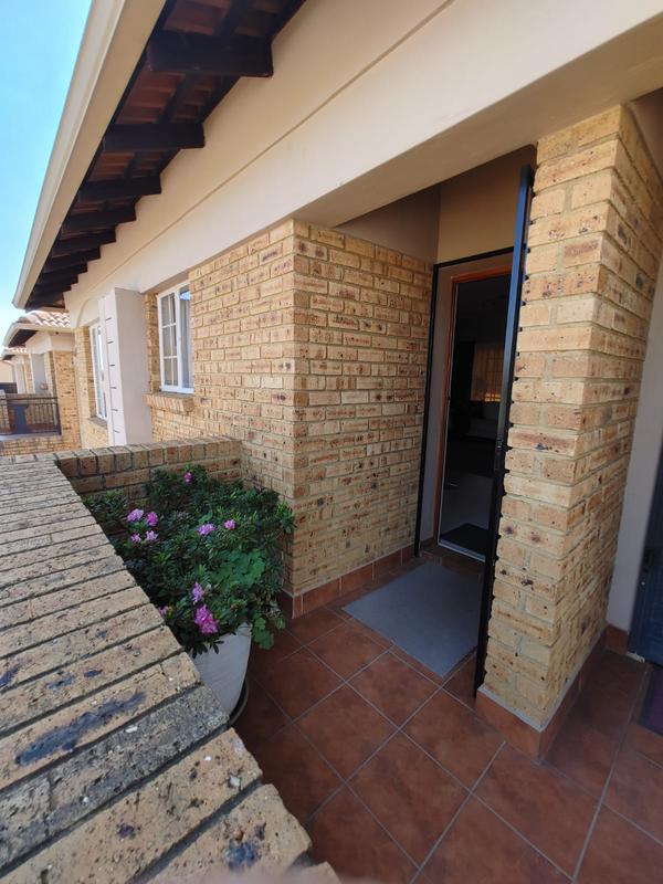 To Let 2 Bedroom Property for Rent in Sonneveld Gauteng