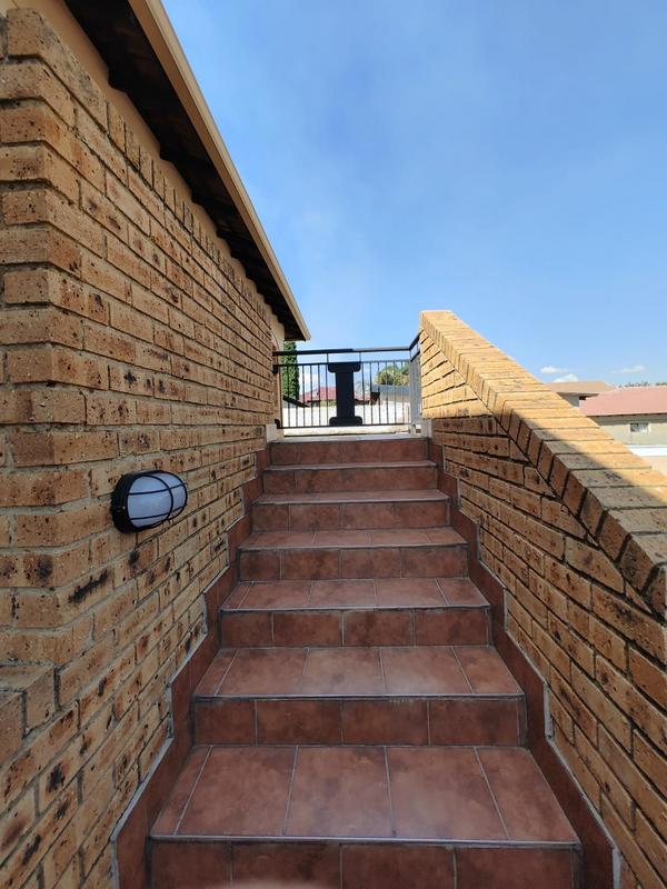 To Let 2 Bedroom Property for Rent in Sonneveld Gauteng