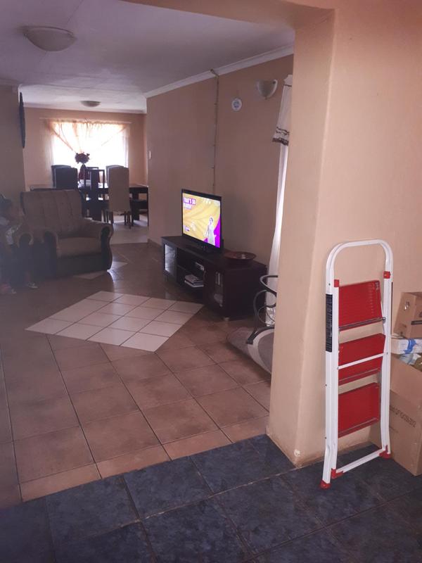 4 Bedroom Property for Sale in Heuweloord Gauteng