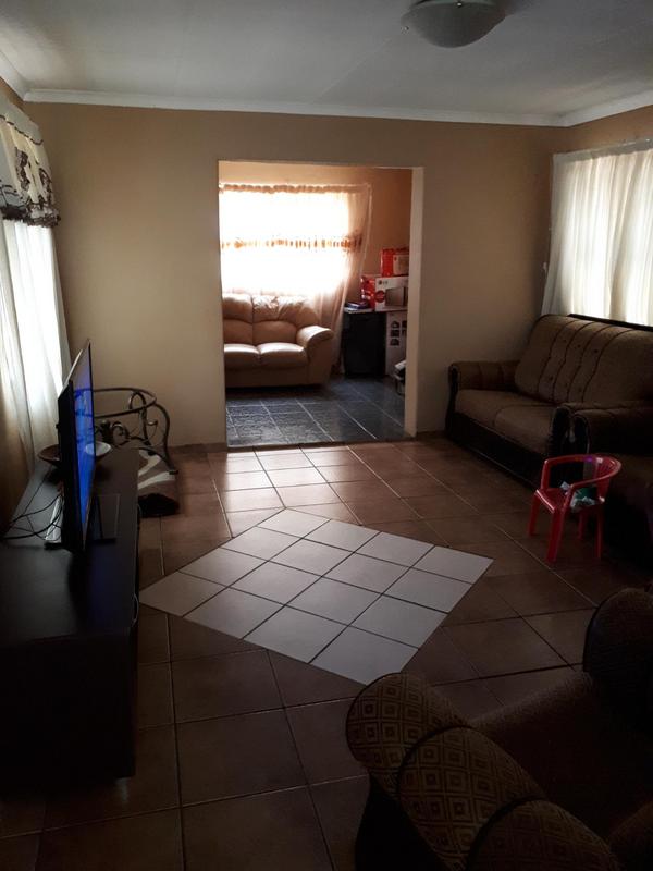 4 Bedroom Property for Sale in Heuweloord Gauteng