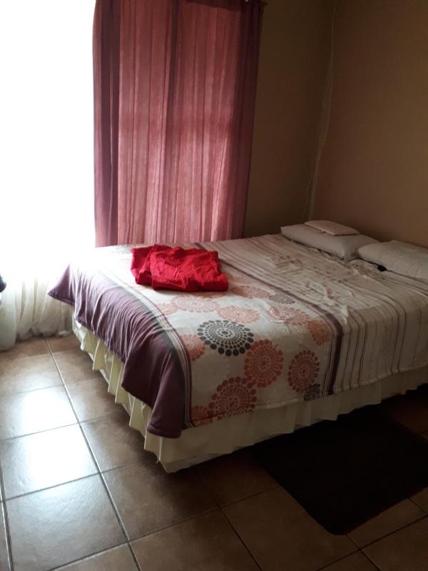 4 Bedroom Property for Sale in Heuweloord Gauteng