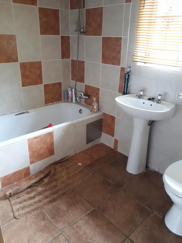 4 Bedroom Property for Sale in Heuweloord Gauteng