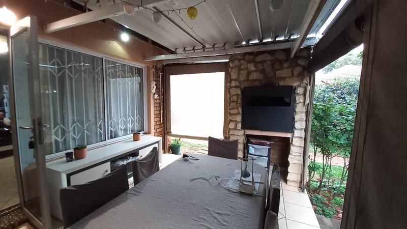 2 Bedroom Property for Sale in Pierre Van Ryneveld Gauteng