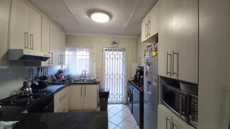 2 Bedroom Property for Sale in Pierre Van Ryneveld Gauteng