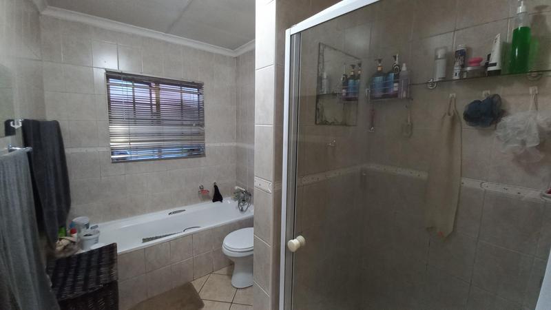 2 Bedroom Property for Sale in Pierre Van Ryneveld Gauteng