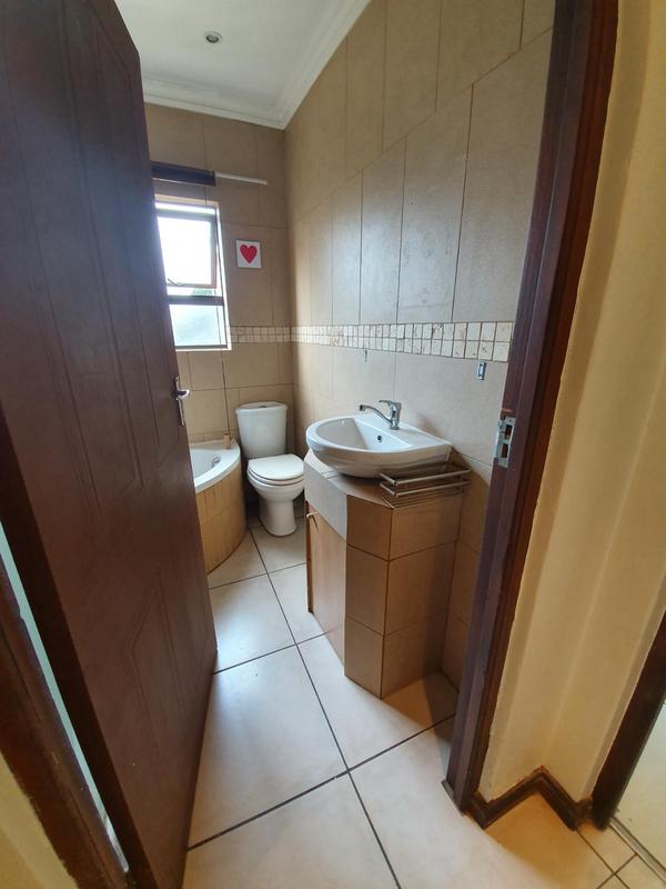 2 Bedroom Property for Sale in Wilro Park Gauteng