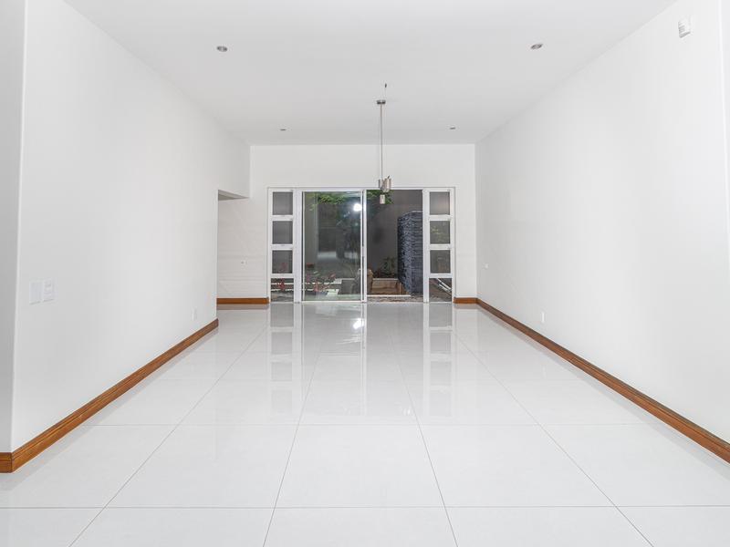 To Let 5 Bedroom Property for Rent in Sandhurst Gauteng