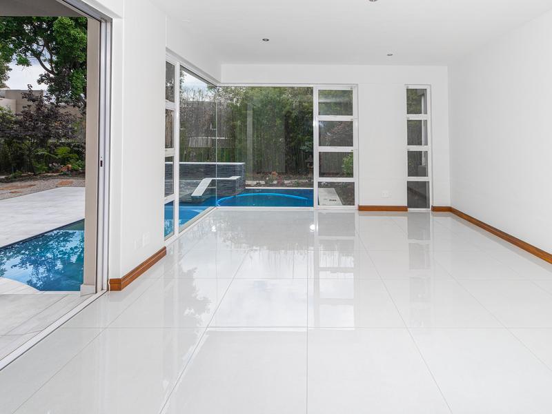 To Let 5 Bedroom Property for Rent in Sandhurst Gauteng