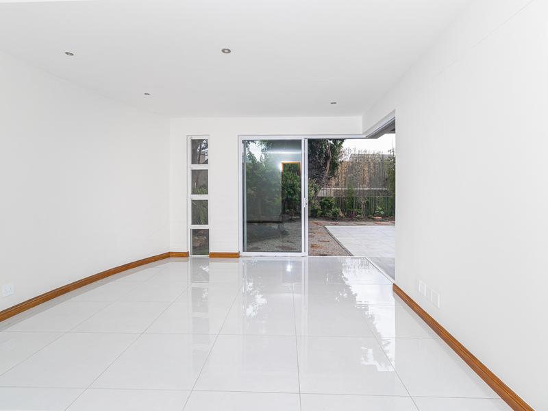 To Let 5 Bedroom Property for Rent in Sandhurst Gauteng