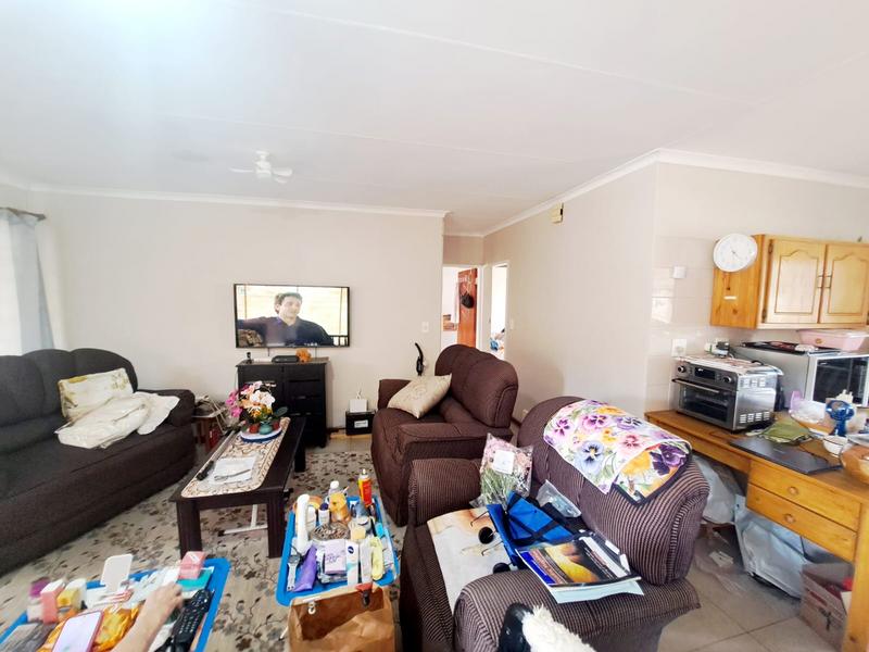 To Let 2 Bedroom Property for Rent in Die Hoewes Gauteng