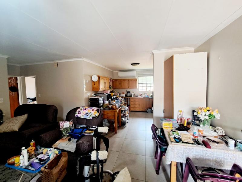 To Let 2 Bedroom Property for Rent in Die Hoewes Gauteng