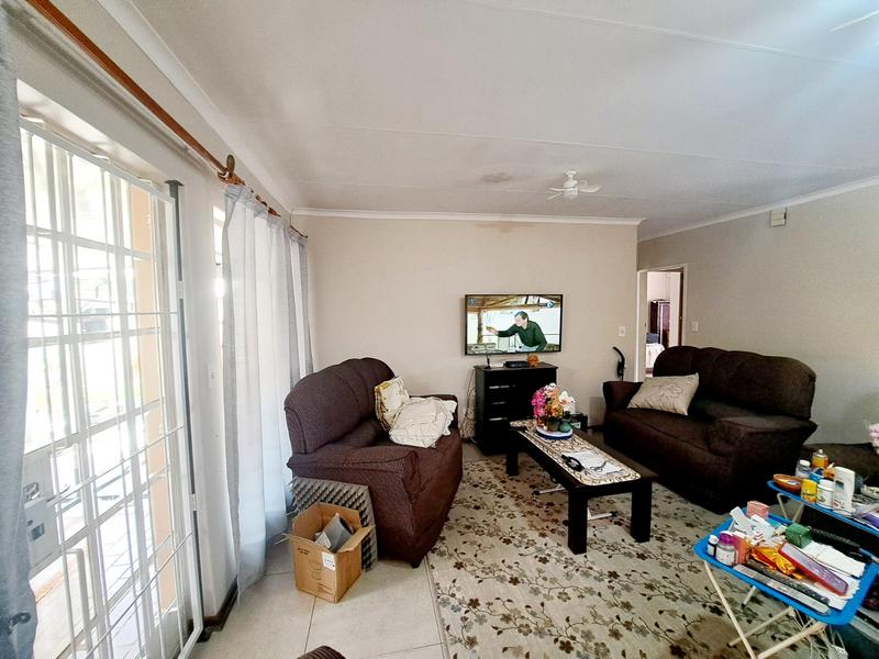 To Let 2 Bedroom Property for Rent in Die Hoewes Gauteng