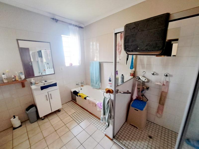 To Let 2 Bedroom Property for Rent in Die Hoewes Gauteng