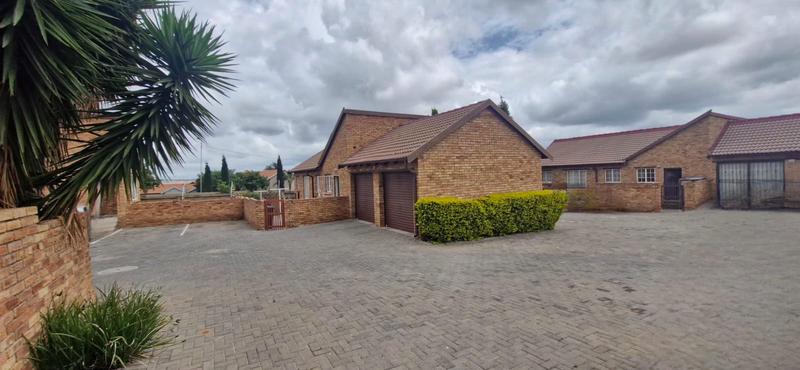 3 Bedroom Property for Sale in Kosmosdal Gauteng