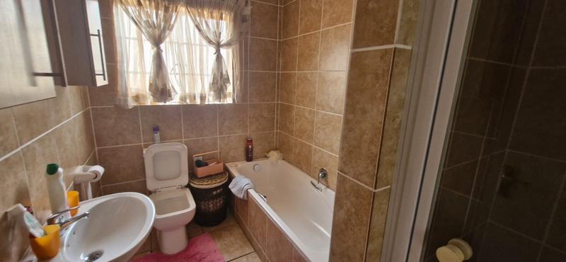 3 Bedroom Property for Sale in Kosmosdal Gauteng