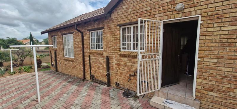 3 Bedroom Property for Sale in Kosmosdal Gauteng