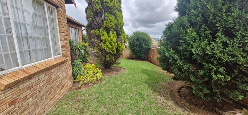 3 Bedroom Property for Sale in Kosmosdal Gauteng