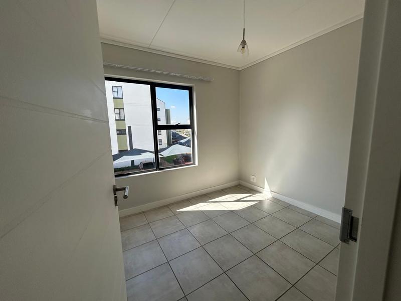 To Let 3 Bedroom Property for Rent in Silver Lakes Gauteng