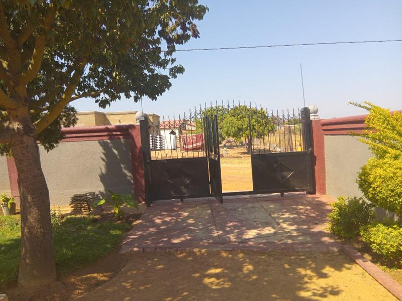 2 Bedroom Property for Sale in Winterveldt Gauteng