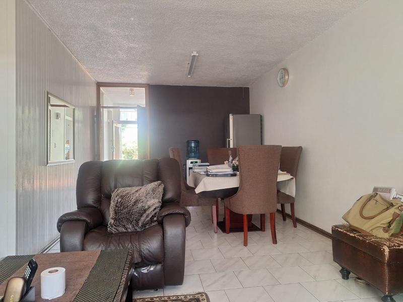 2 Bedroom Property for Sale in Linden Gauteng