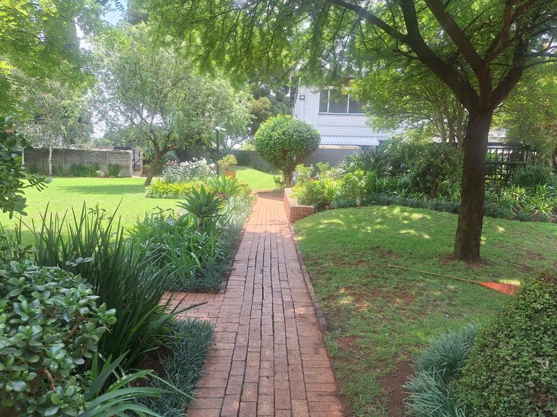 2 Bedroom Property for Sale in Linden Gauteng
