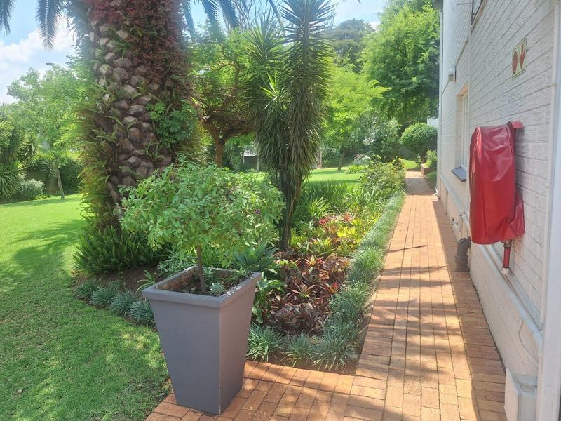 2 Bedroom Property for Sale in Linden Gauteng
