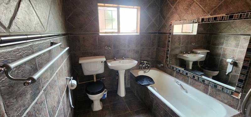 4 Bedroom Property for Sale in Dorandia Gauteng