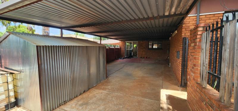 4 Bedroom Property for Sale in Dorandia Gauteng