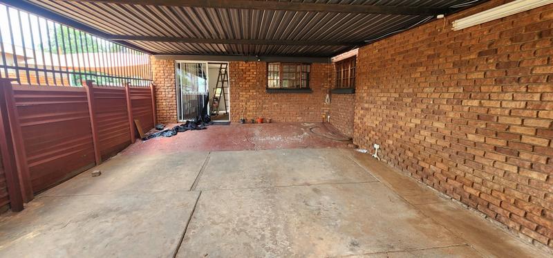 4 Bedroom Property for Sale in Dorandia Gauteng