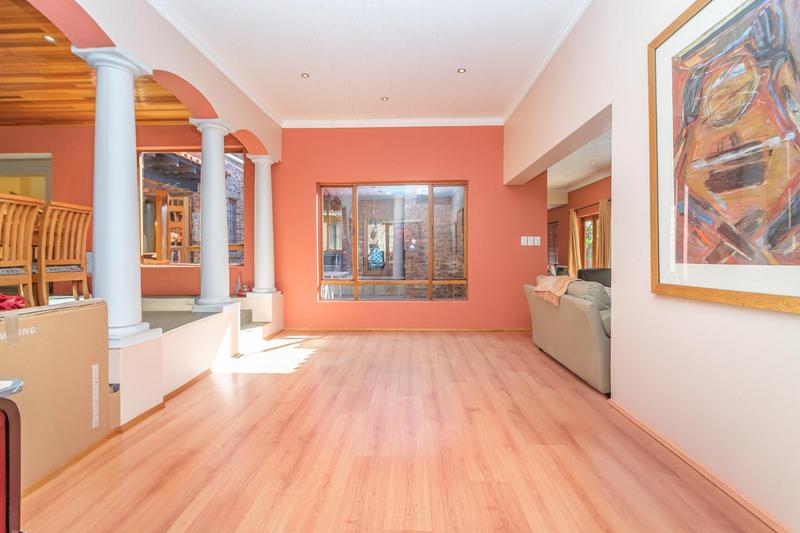 6 Bedroom Property for Sale in Ruimsig Gauteng