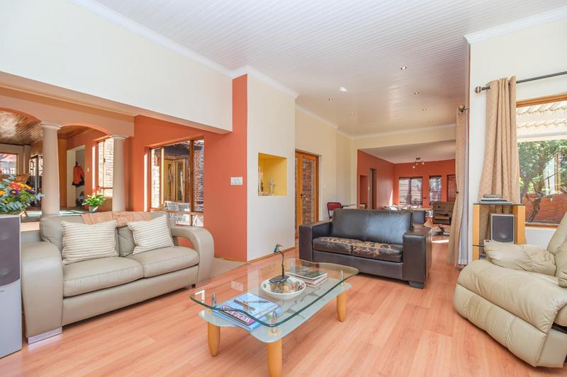 6 Bedroom Property for Sale in Ruimsig Gauteng