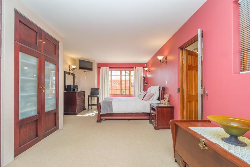 6 Bedroom Property for Sale in Ruimsig Gauteng