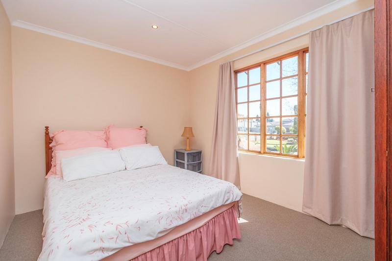 6 Bedroom Property for Sale in Ruimsig Gauteng