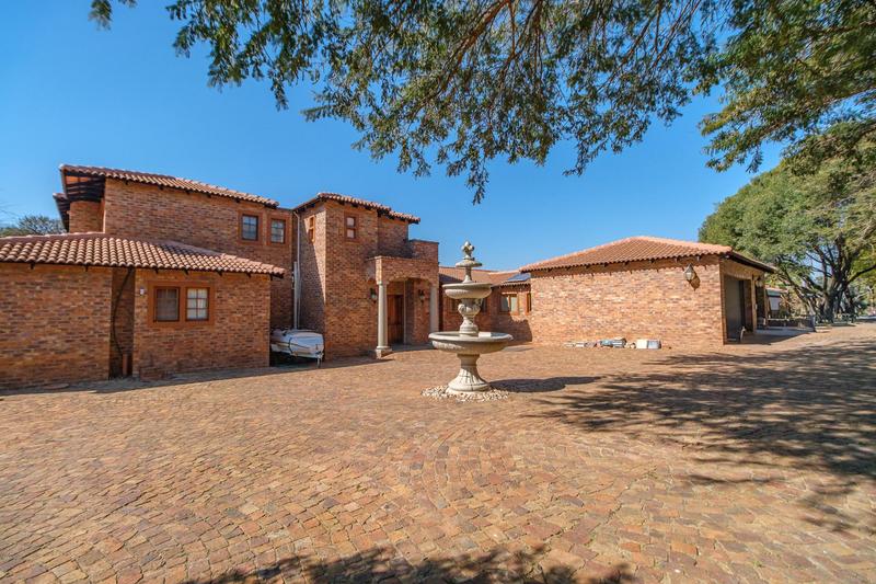 6 Bedroom Property for Sale in Ruimsig Gauteng