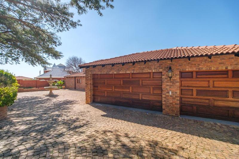 6 Bedroom Property for Sale in Ruimsig Gauteng