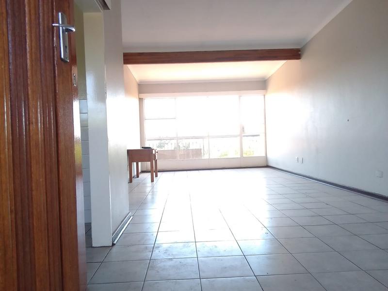 To Let 3 Bedroom Property for Rent in Florida Lake Gauteng