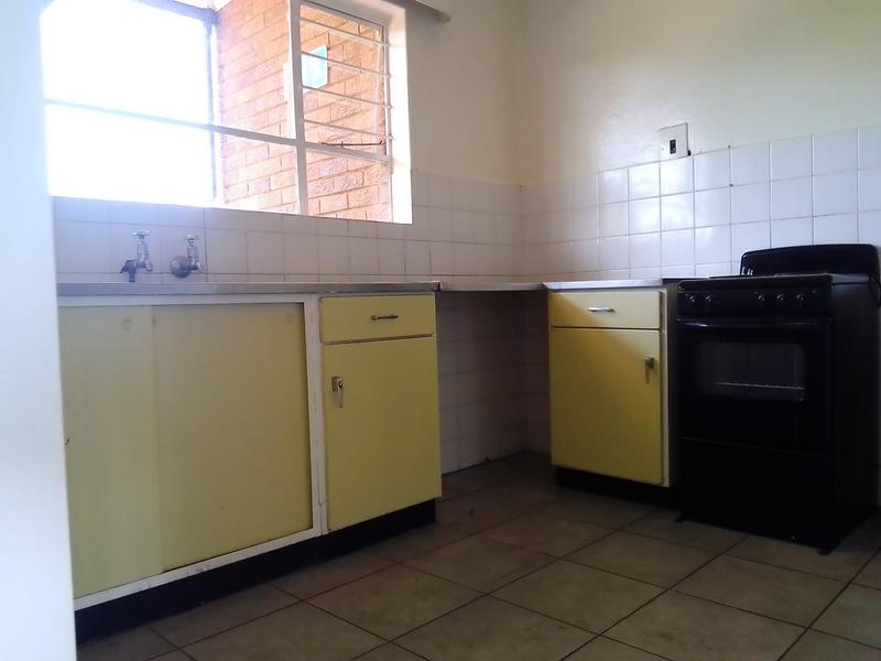 To Let 3 Bedroom Property for Rent in Florida Lake Gauteng