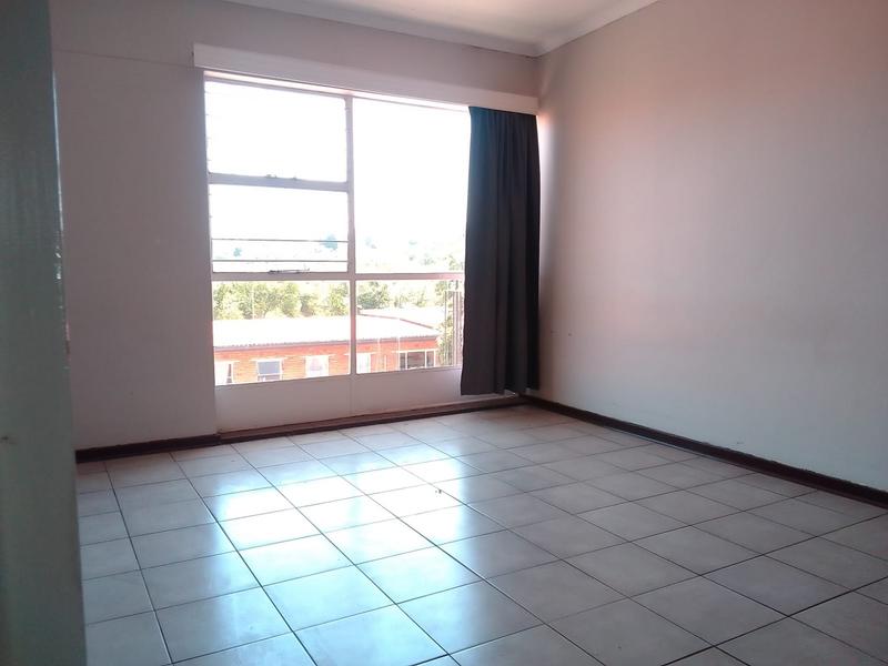 To Let 3 Bedroom Property for Rent in Florida Lake Gauteng