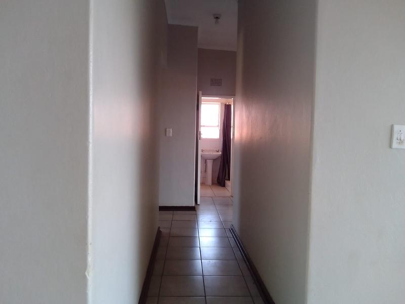 To Let 3 Bedroom Property for Rent in Florida Lake Gauteng