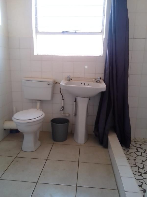 To Let 3 Bedroom Property for Rent in Florida Lake Gauteng