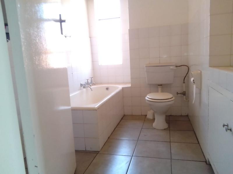 To Let 3 Bedroom Property for Rent in Florida Lake Gauteng
