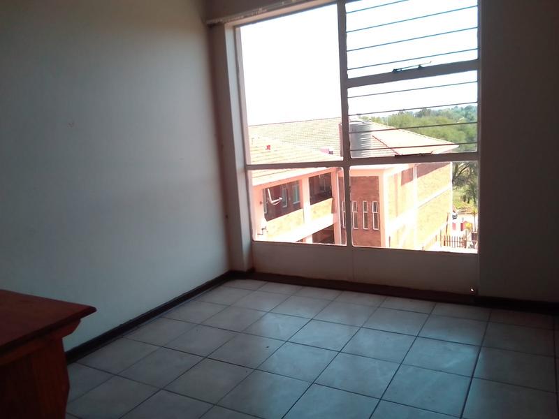 To Let 3 Bedroom Property for Rent in Florida Lake Gauteng