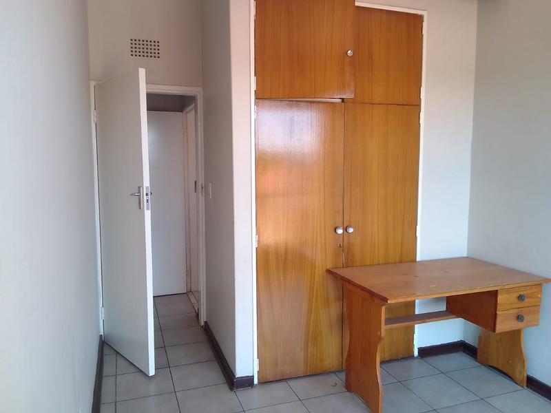 To Let 3 Bedroom Property for Rent in Florida Lake Gauteng