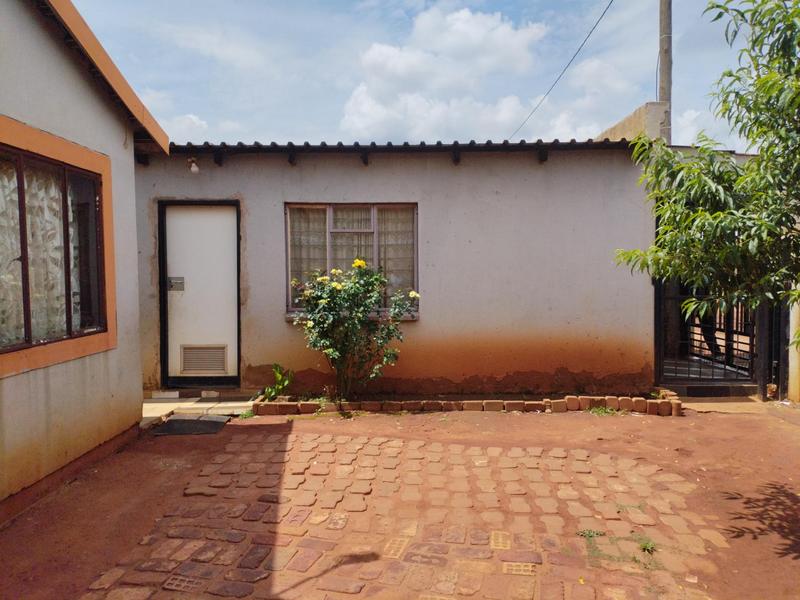 2 Bedroom Property for Sale in Zonkezizwe Gauteng