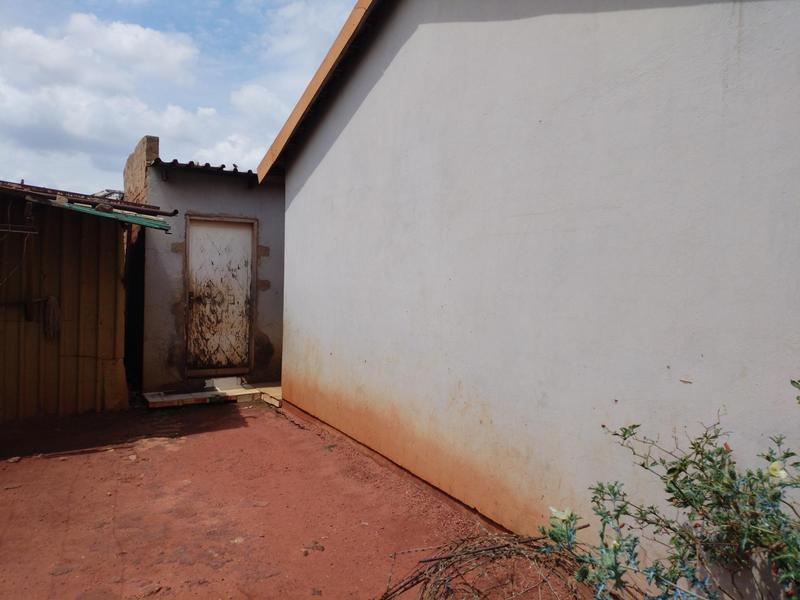 2 Bedroom Property for Sale in Zonkezizwe Gauteng