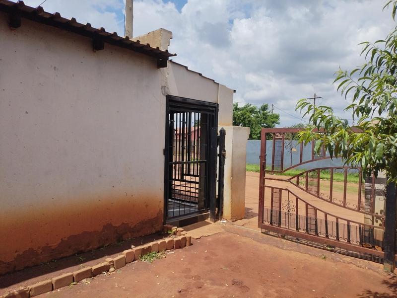 2 Bedroom Property for Sale in Zonkezizwe Gauteng