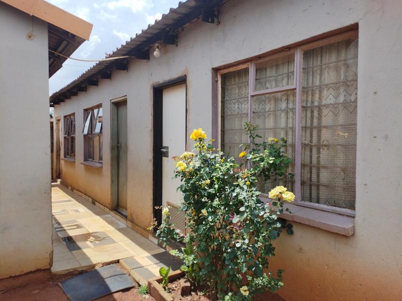 2 Bedroom Property for Sale in Zonkezizwe Gauteng
