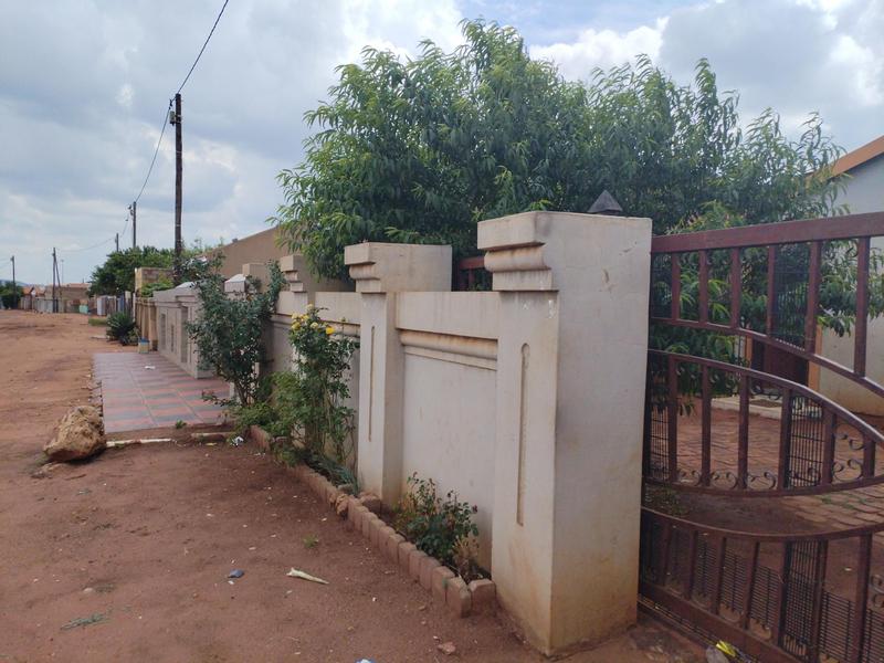 2 Bedroom Property for Sale in Zonkezizwe Gauteng