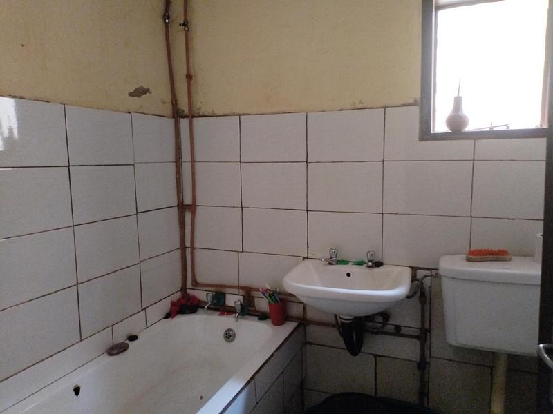 2 Bedroom Property for Sale in Zonkezizwe Gauteng